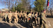 Stire din Eveniment : GALERIE FOTO / Momente emoționante la Constanța. Militarii români din Afganistan s-au întors acasă