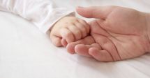 Stire din Eveniment : Mamă cercetată, după ce și-a abandonat cei doi copii pe o stradă