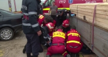 Stire din Eveniment : SOARTĂ TRAGICĂ. BĂRBAT STRIVIT DE MAȘINA PE CARE O REPARA