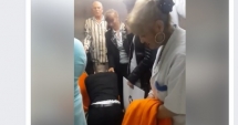 Stire din Eveniment : VIDEO. IMAGINI ȘOCANTE în spital. Un bolnav a fost lăsat în genunchi în fața liftului
