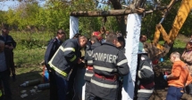 Stire din Eveniment : VEȘTI PROASTE de la medici, despre copilul de doi ani scos dintr-o fântână, după 11 ORE: "A făcut stop cardio-respirator, are apă în plămâni"