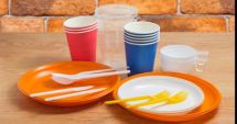 Stire din Social : Tacâmurile, paharele, farfuriile din plastic și bețișoarele pentru urechi, interzise prin lege