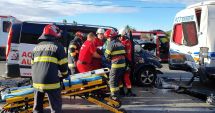 Stire din Eveniment : Accident cumplit după ce o camionetă și un autoturism s-au ciocnit. Mai multe persoane încarcerate
