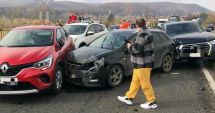 Stire din Eveniment : Carambol pe DN1. Șapte autovehicule implicate într-un accident rutier. 13 adulţi şi un copil se aflau în maşinile avariate