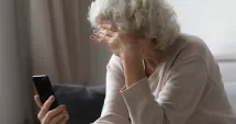 Stire din Eveniment : Metoda "Accidentul" continuă să facă victime. O pensionară a fost lăsată fără toți banii din casă