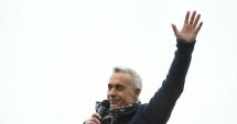 Stire din Actualitate : Călin Georgescu și-a anunțat fanii de la protestul AUR că, deocamdată, nu își depune candidatura