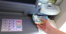 Stire din Actualitate : Ce a pățit un bărbat la ATM. A bagat 3000 de euro iar aparatul i-a confiscat