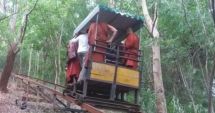 Stire din Actualitate : Mai mulți călugări, inclusiv din România, au murit într-un accident de funicular