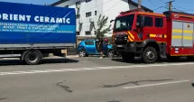 Stire din Eveniment : Accident grav la Valu lui Traian. Un bătrân de 80 de ani a rămas încarcerat
