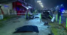 Stire din Eveniment : Accident ca în filme după ce o mașină a „zburat” peste un sens giratoriu