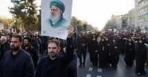 Stire din Actualitate : Iranul fierbe după moartea lui Ali Khamenei: proteste, doliu național, triumvirat