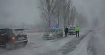 Stire din Eveniment : Autostrada A2, ÎNCHISĂ din cauza viscolului. Pe ce alte drumuri este oprit traficul rutier
