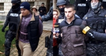 Stire din Eveniment : Anchetatori, despre autostopiștii criminali: Adolescenții nu se obișnuiesc după gratii, familia i-a abandonat