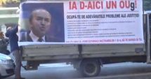 Stire din Eveniment : IMAGINEA ZILEI / Sediul Ministerului Justiției, atacat cu ouă!