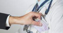 Stire din Eveniment : Medic arestat pentru luare de mită!