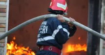 Stire din Eveniment : UPDATE Incendiu pe strada Traian, din Constanța. Arde o clădire dezafectată