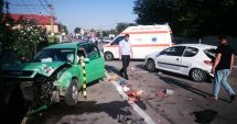 Stire din Eveniment : GALERIE FOTO / Grav accident rutier la Valu lui Traian! O victimă
