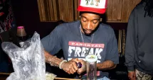 Stire din Eveniment : Wiz Khalifa riscă să fie dat în urmărire internațională dacă nu se predă autorităților de la Poarta Albă