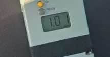 Stire din Eveniment : O șoferiță cu alcoolemie uriașă a pierdut controlul mașinii și a intrat într-un copac pe un drum din Tulcea