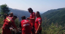 Stire din Eveniment : BĂRBAT CĂZUT ÎN RÂPĂ, CU TOT CU UTILAJUL FORESTIER. Ce spune ARAFAT, după misiunea de salvare