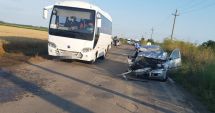 Stire din Eveniment : ACCIDENT MORTAL. A intrat cu mașina într-un autocar!