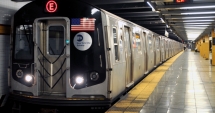 Stire din Actualitate : O garnitură de metrou a deraiat la New York