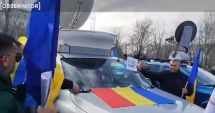 Stire din Eveniment : Bărbatul care a vandalizat mașina jurnaliștilor la mitingul lui Călin Georgescu a fost reținut pentru 24 de ore