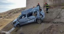 Stire din Eveniment : Intervenţie de urgenţă! Două victime, după ce o maşină a căzut în canal
