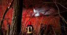 Stire din Eveniment : CASĂ DISTRUSĂ ÎN INCENDIU! Un bărbat a fost SALVAT DIN FLĂCĂRI!