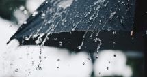 Stire din Social : Cod galben de ploaie, burniţă şi ceaţă în zone din 13 judeţe, joi dimineaţa