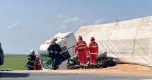 Stire din Eveniment : UPDATE DN 38 blocat după un accident grav. Șofer decedat în urma impactului cu un autocamion