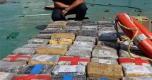 Stire din Economie : 900 kg de cocaină descoperite pe o navă boliviană. Echipajul a fost arestat