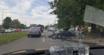 Stire din Eveniment : Galerie FOTO. Accident puternic între un BMW și o dubă de marfă, pe bulevardul Mamaia
