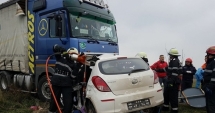 Stire din Eveniment : GROAZNIC ACCIDENT RUTIER. O ÎNTREAGĂ FAMILIE A MURIT! Mașina s-a izbit violent de un autotren