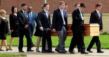 Stire din Actualitate : Studentul Otto Warmbier a fost înmormântat. Sute de persoane au participat la funeralii