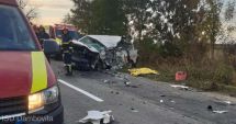 Stire din Eveniment : Doi morţi şi şase răniţi, în accidentul dintre un microbuz şi un autocamion