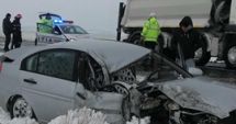 Stire din Eveniment : ACCIDENT RUTIER cu două victime, la ieșire din Hârșova. Sunt implicate mai multe mașini și un TIR