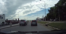 Stire din Eveniment : ACCIDENT GRAV. TÂNĂRĂ SPULBERATĂ DE O MAȘINĂ ÎN PLINĂ STRADĂ