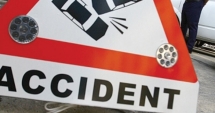 Stire din Eveniment : Accident cu un mort și 3 răniți. Microbuz de călători, lovit de TIR