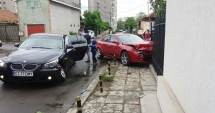Stire din Eveniment : Accident pe strada Petre Papadopol, din Constanța. Un șofer a intrat în gardul unei case