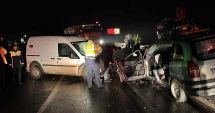 Stire din Eveniment : Accident cu două maşini în care erau 7 persoane. Cinci adulţi şi doi copii au ajuns la spital