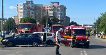 Stire din Eveniment : Opt persoane rănite într-un accident după ce o șoferiță care a trecut pe roșu