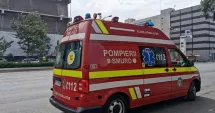 Stire din Eveniment : Ambulanță în misiune, lovită de un șofer imprudent. O persoană rănită