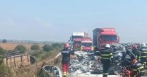 Stire din Eveniment : Accident mortal între un autoturism şi un camion! Trei persoane au decedat în urma impactului