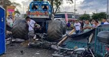 Stire din Actualitate : Scene de coșmar în timpul unui show auto. Vehicul uriaș a lovit spectatorii după pierderea controlului