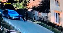 Stire din Eveniment : Accident înscenat de un bărbat. A făcut tot posibilul să fie călcat de maşina vecinului său