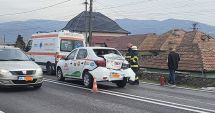 Stire din Eveniment : O mamă și fiica ei de 7 ani, la un pas de tragedie după ce mașina lor a fost lovită de un TIR