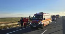 Stire din Eveniment : Accident pe autostradă. Un autoturism s-a izbit de parapet