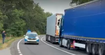 Stire din Eveniment : Șofer mort după un impact frontal cu un TIR. Anchetatorii iau în calcul varianta adormirii la volan