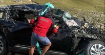 Stire din Eveniment : Bărbat mort după ce a sărit cu mașina într-o prăpastie de 200 de metri, pe Transalpina